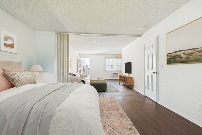 Photo - Gilmore Apartments Van Nuys