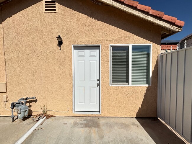 Building Photo - Modern East Palmdale ADU