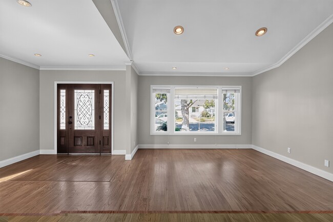 Photo - 7742 Dunbarton Ave