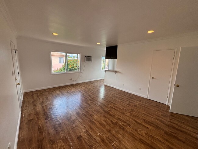 Photo - 7033 Fulton Ave Unit 03