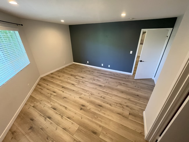 Ensuite Bedroom 1 - 4249 Longridge Ave Unit 208