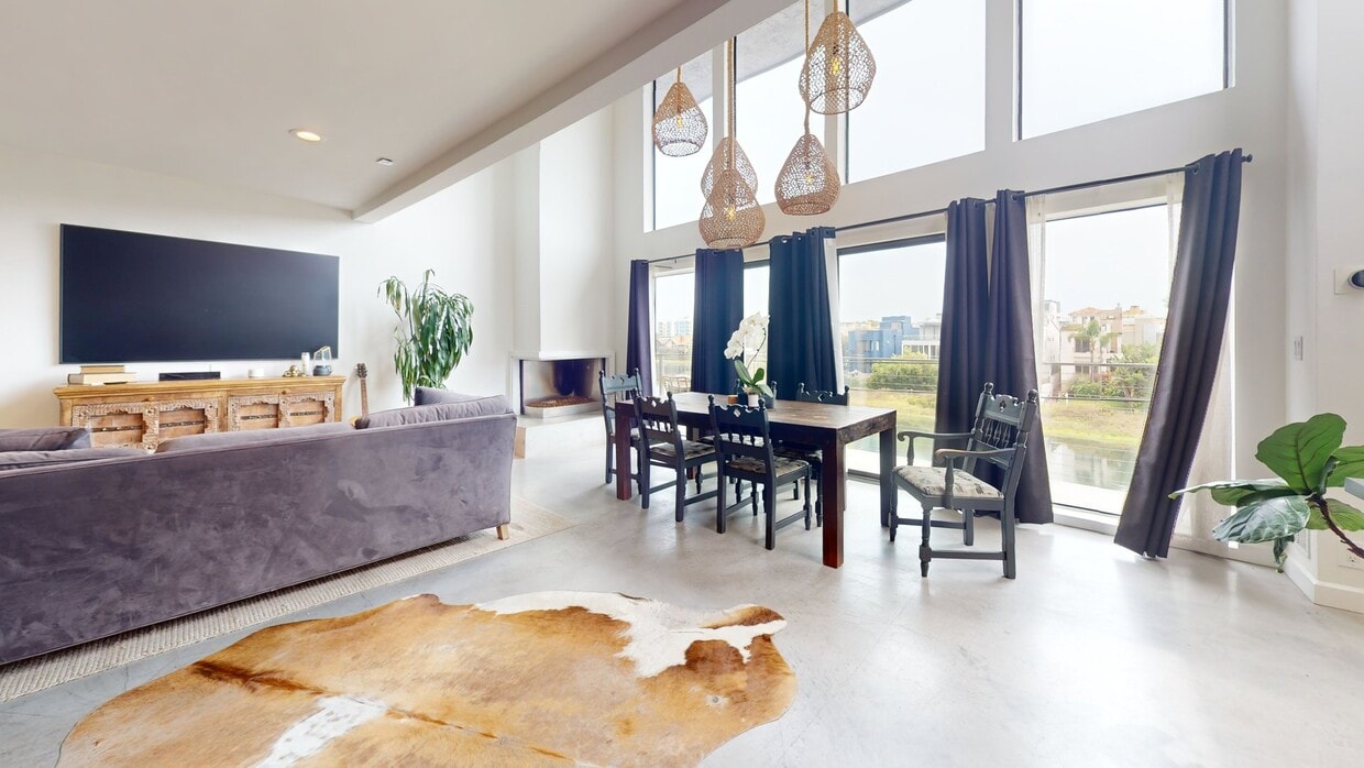 3D Tour - 4105 Pacific Ave Condo Unit 1