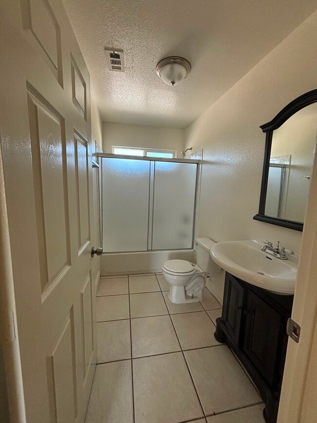 Photo - 830-828 W 71st St