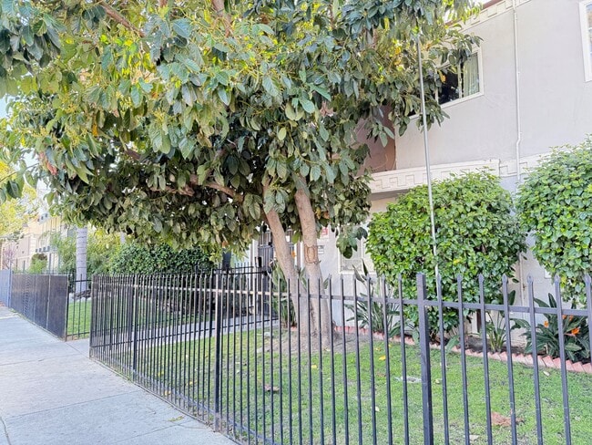 Photo - 6633 Woodley Ave Apartment Unit 14