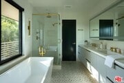 Photo - 3147 Hollyridge Dr