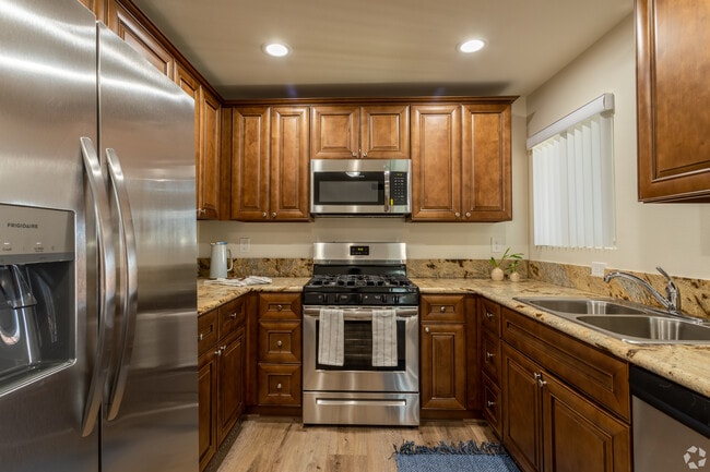 Kitchen 2BR, 2BA- 1052 SF - Echo Apts