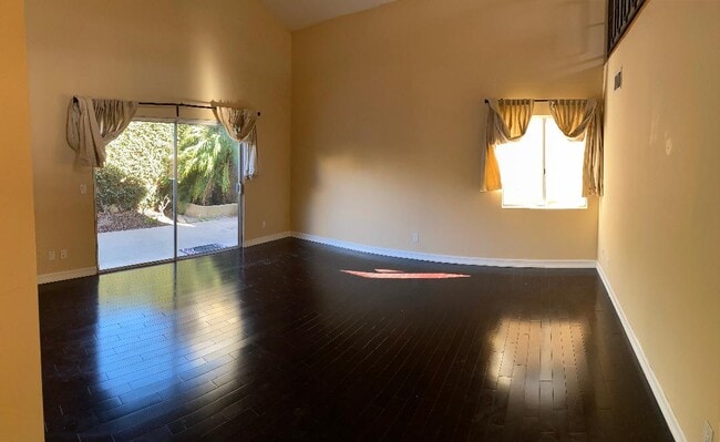 Living room - 1731 Harriman Ln