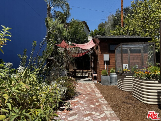Photo - 2257 Earl St