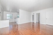 2BR, 1BA - 950SF - Living Room - 212 S Buena Vista St