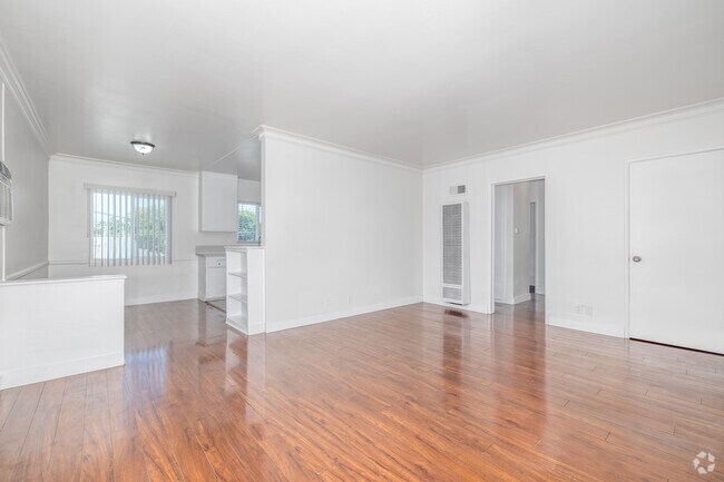 2BR, 1BA - 950SF - Living Room - 212 S Buena Vista St
