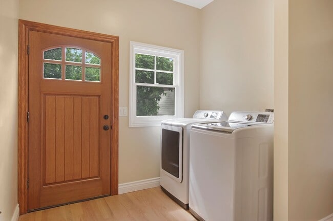 Photo - 1238 S Bonnie Brae St Unit 1st-Floor Duplex