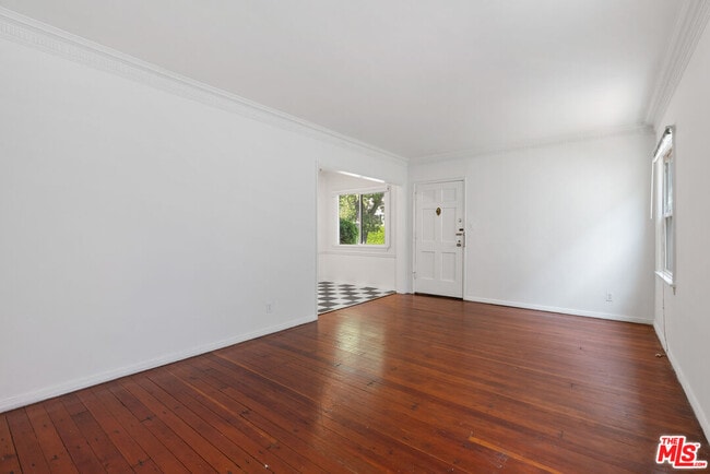 Photo - 180 N Clark Dr