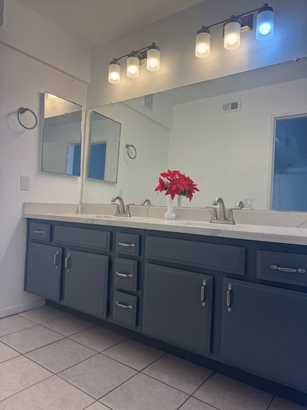 BEAVER MASTER BATH - 13825 Beaver St