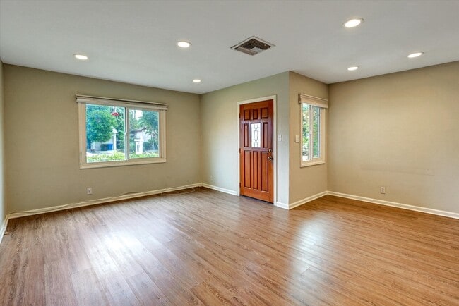 Photo - 5863 Alonzo Ave