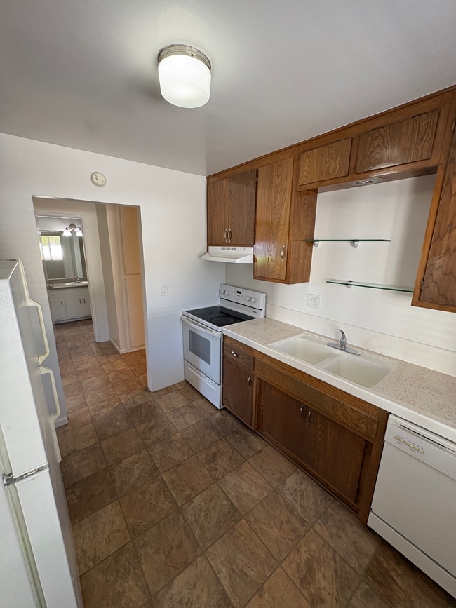 Building Photo - 521 E Arrellaga St Unit 11