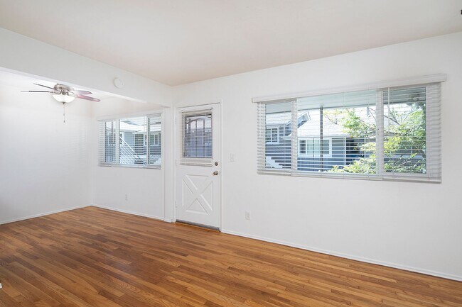 Photo - Talmadge Pacific Apartments
