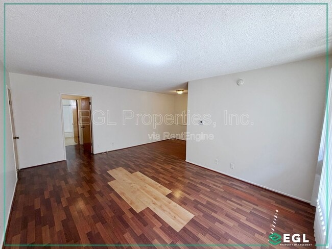 Photo - 1755 N Kenmore Ave Unit 3