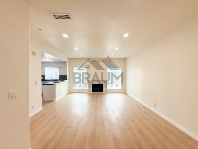 Photo - 11035 Moorpark St Unit 202