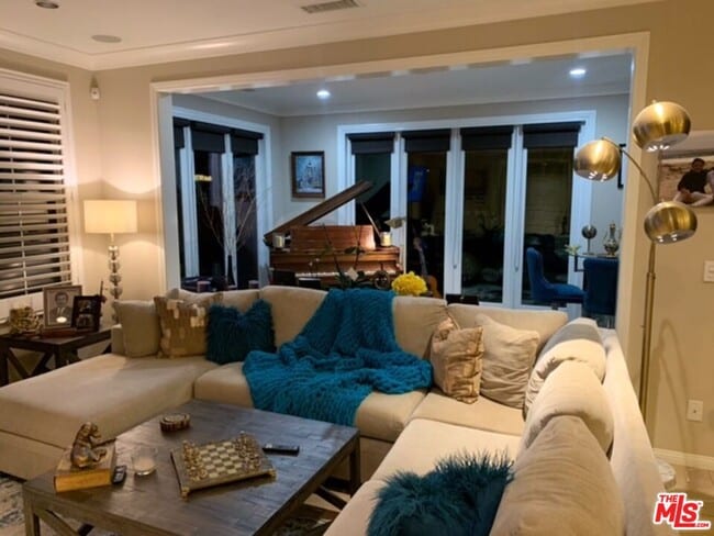 Photo - 51 Ivory Petal