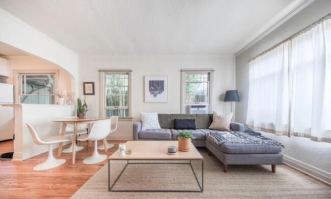 Photo - Charming Apartment in Venice Unit 706 6th Ave  A