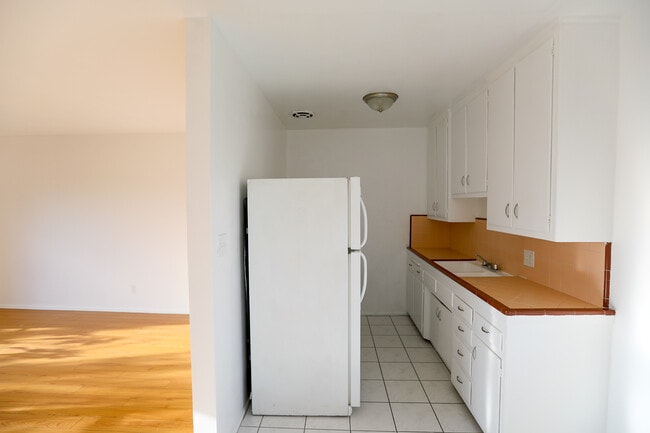 Photo - 260 S Sycamore Ave Unit 31