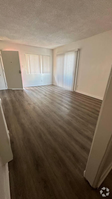 Building Photo - 6833 Sepulveda Blvd Rental