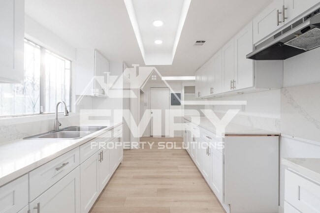 Building Photo - 6221 Fishburn Ave Unit 1