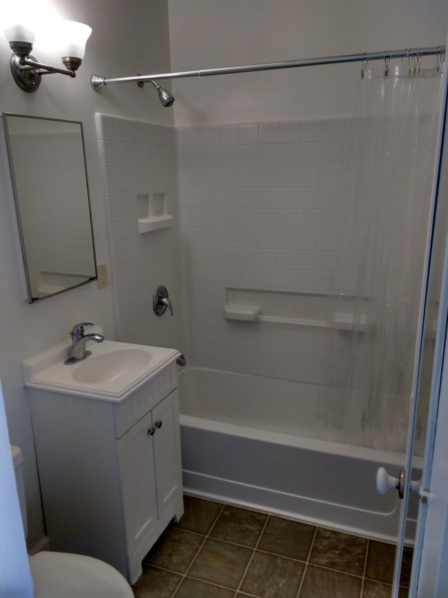 Bathroom - 1315 IDAHO AVE Unit 3