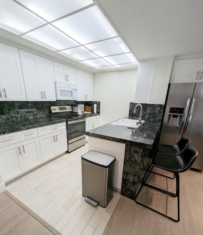 KITCHEN - 10535 Wilshire Blvd Unit 6