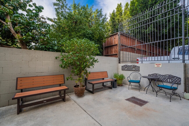 Photo - Chateau Regent Apartments