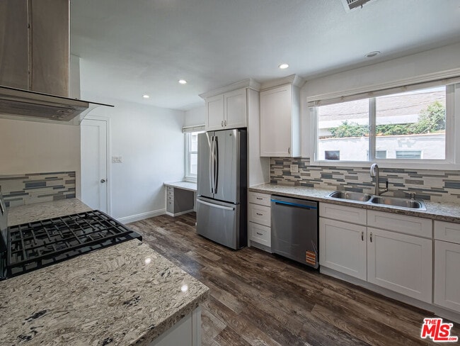 Photo - 723 W Doran St