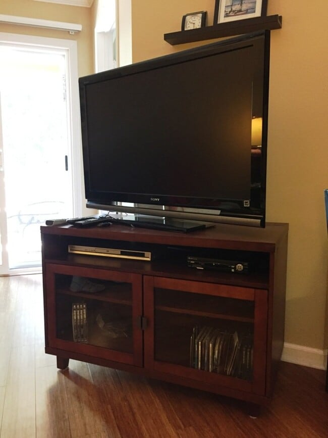 Photo - Fully furnished 1 bedroom condo and office - Short Term Rental!