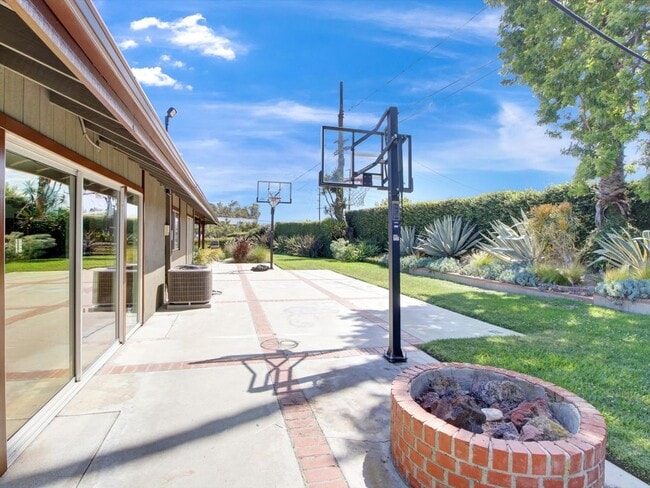 Photo - 6763 Radlock Ave