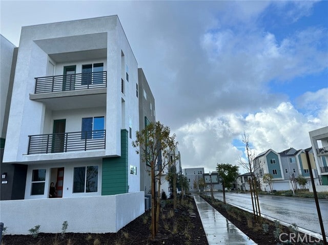 Building Photo - 206 Sash