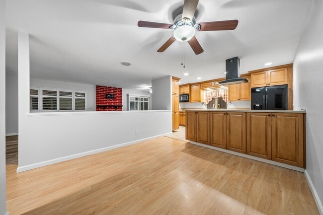 Photo - 9816 Costa Lago St