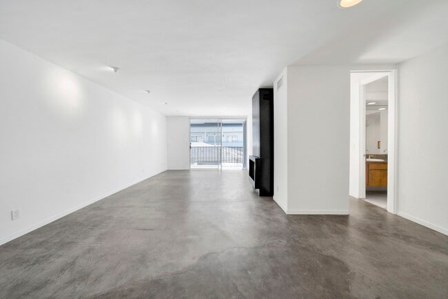 Photo - 1147 N Clark St Unit 105