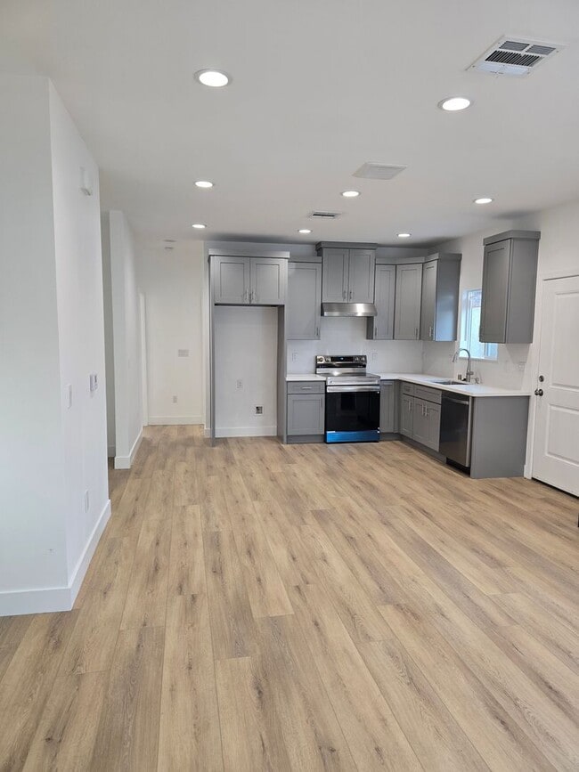 Building Photo - 11666 Magnolia St