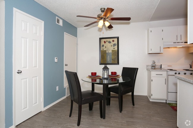 2 BR, 2 BA - 839 SF - Vista Gardens Apartments