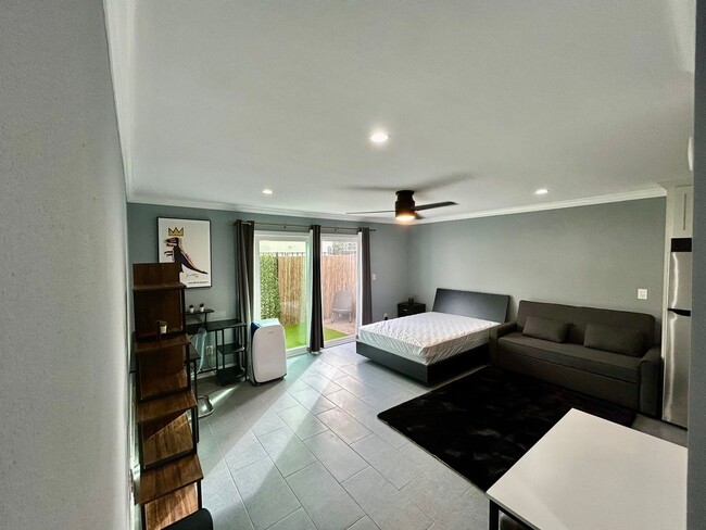 Photo - Move-In Ready! Studio Condo! Prime Long Beach Location! 90804 Unit 126