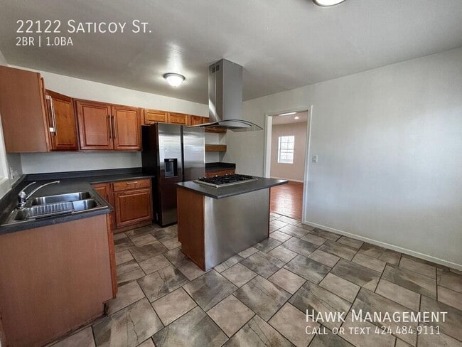 Photo - 22122 Saticoy St