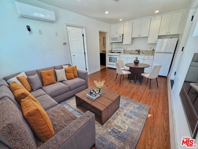 Photo - 3901 S Orange Dr House