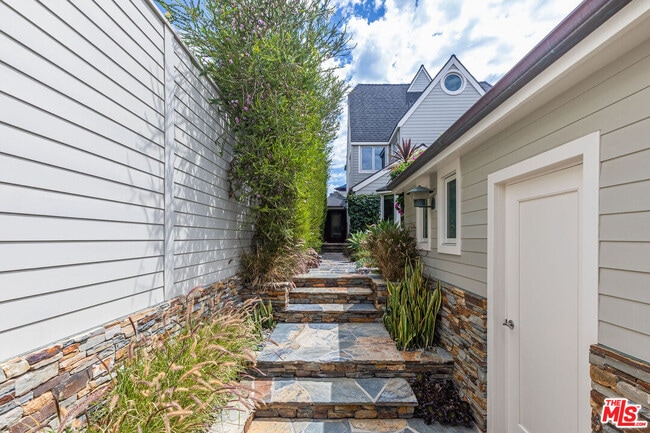 Photo - 23416 Malibu Colony Rd