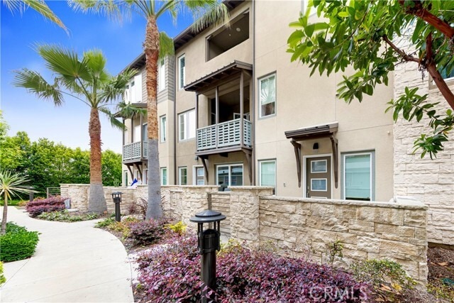 Photo - 983 Doheny Way