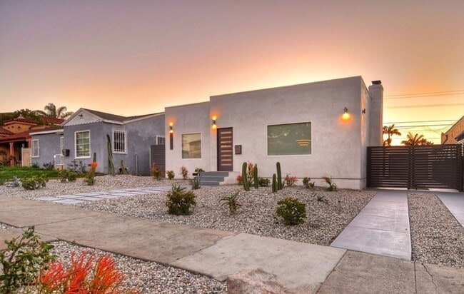 Building Photo - Private 3 Bed / 2 Bath Home with Incredible Outdoor Space