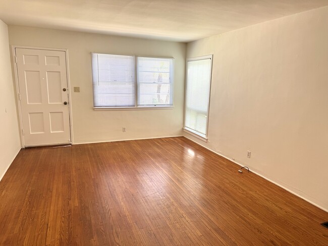 Living Room - 1037 Ocean Park Blvd Unit ALowerFront