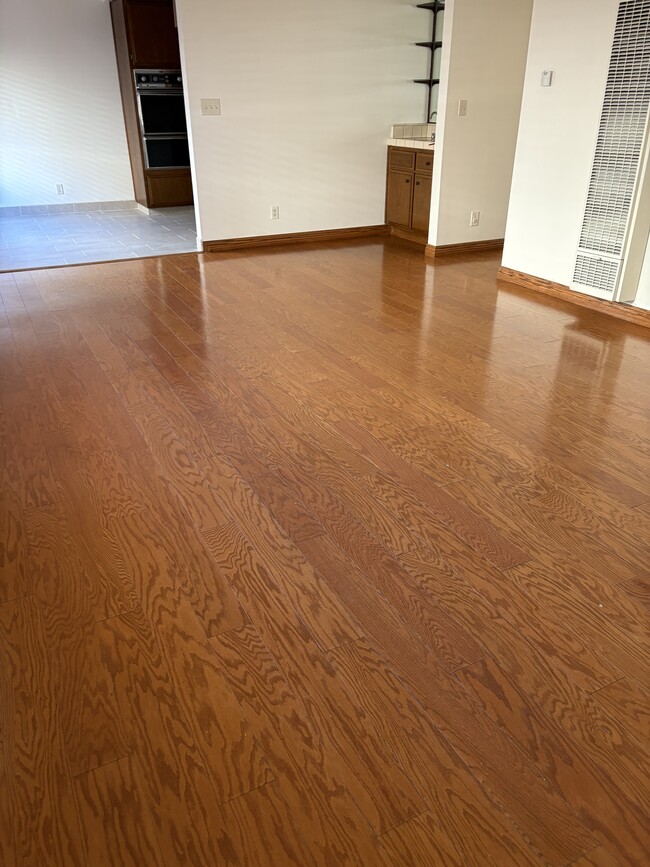 Building Photo - 1034 W 23rd St Unit 2