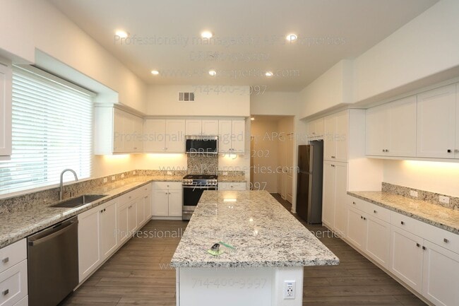 Photo - 1851 Union St