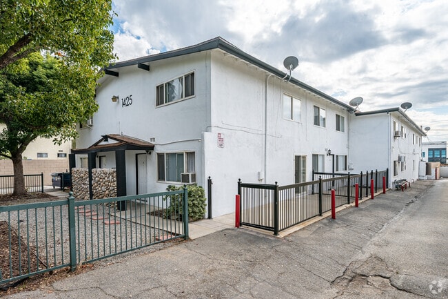 Stoneridge Apartments - 1425 Stoneridge Ontario