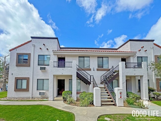 Building Photo - Bright 2BD/2BA Corner Unit 51