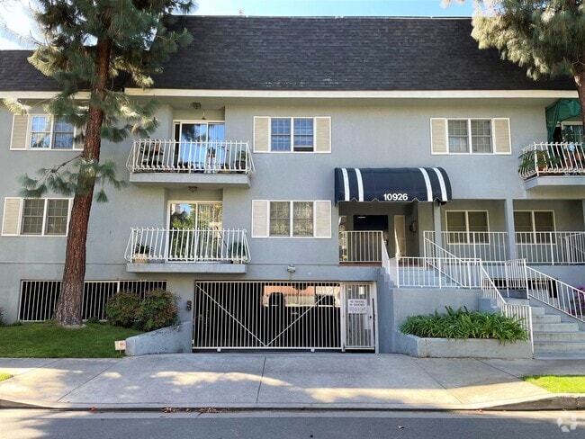Building Photo - 10926 Huston St Rental